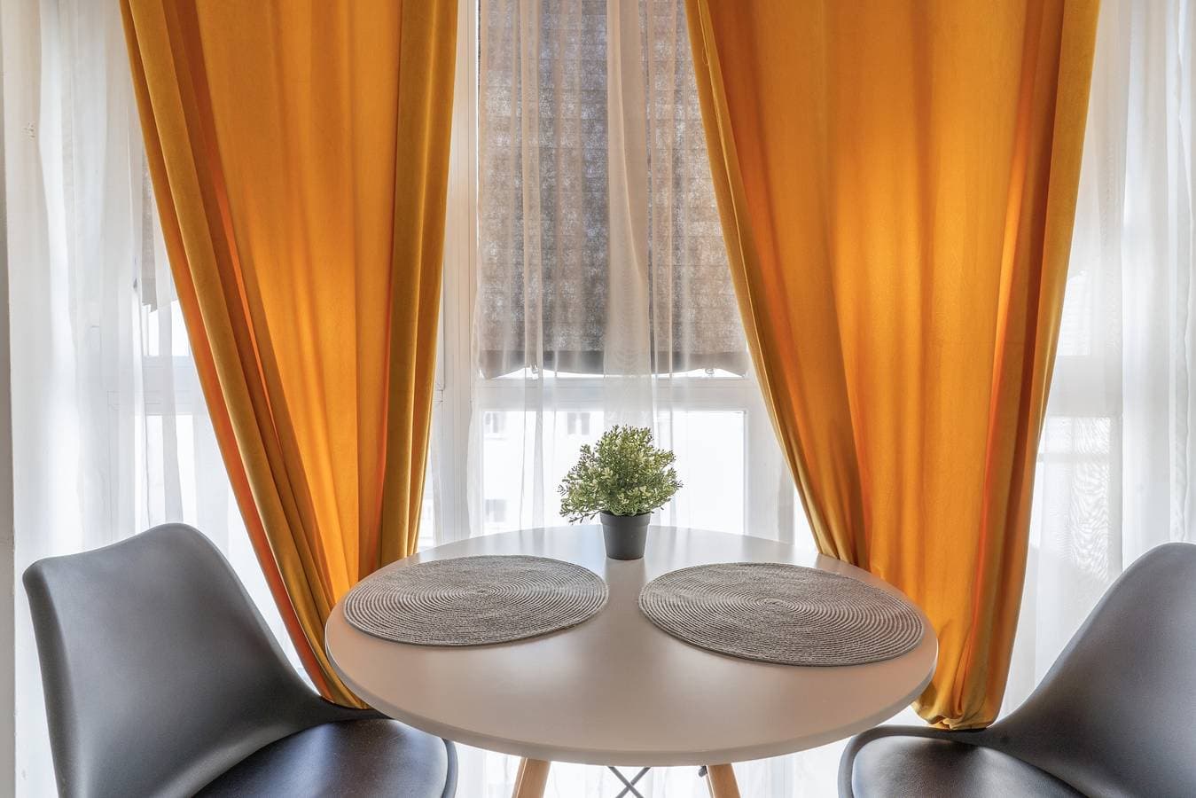 Foto 6 von 21: Apartment 'Ático Céntrico A 2min De La Playa' mit privater Terrasse, WLAN und Klimaanlage