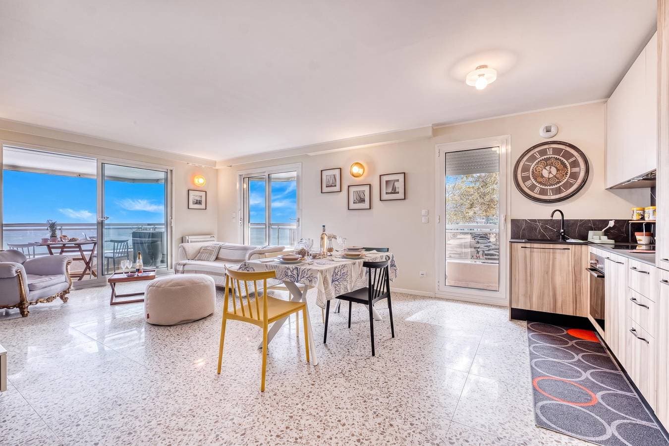 Foto 4 von 38: Rives d'Azur Apt with Sea View Terrace
