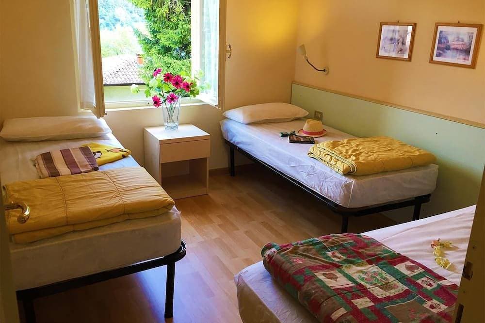 Foto 3 von 30: Direkt am See mit Terrasse für sieben Personen