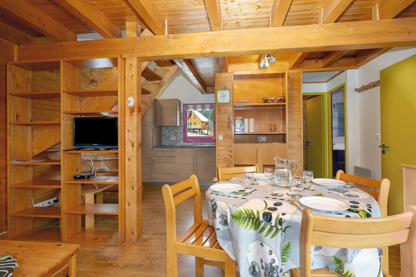 Foto 4 von 20: Chalet '228 - Village Nordique' mit Bergblick, Gemeinschaftspool und privater Terrasse