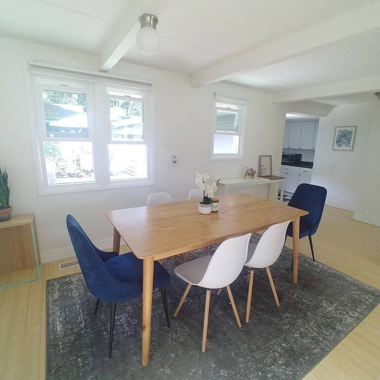 Foto 4 von 9: Cool Mid-Century Bungalow!