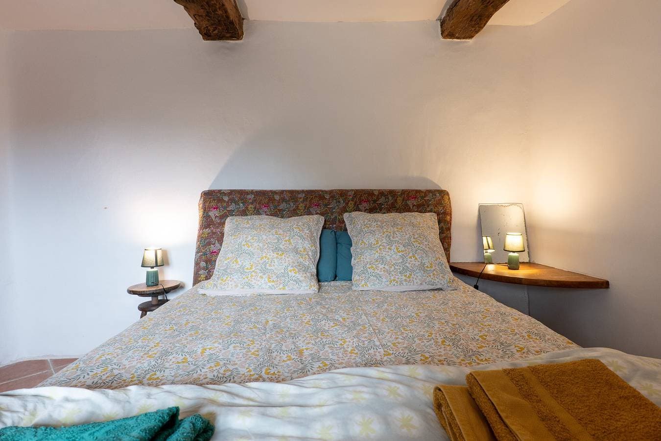Foto 3 von 20: Gästezimmer „Chambre Au Calme“ mit Bergblick, gemeinsamer Terrasse und WLAN