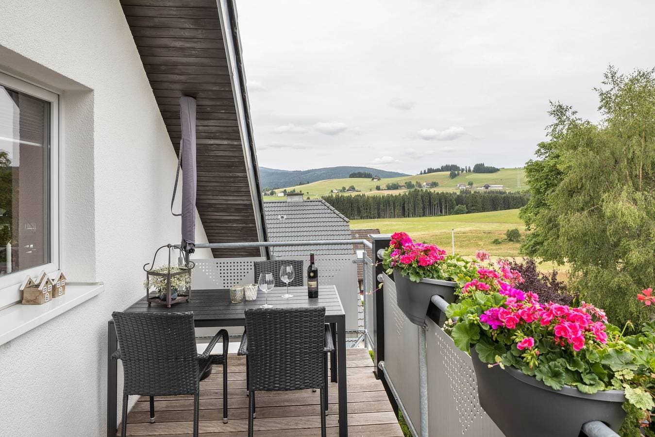 Foto 4 von 36: Ferienwohnung "Weitblick" mit Bergblick, Balkon und WLAN