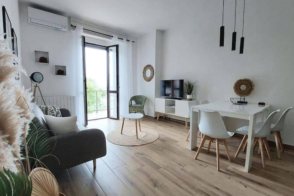 Foto 6 von 36: Two-Bedroom Apartment
