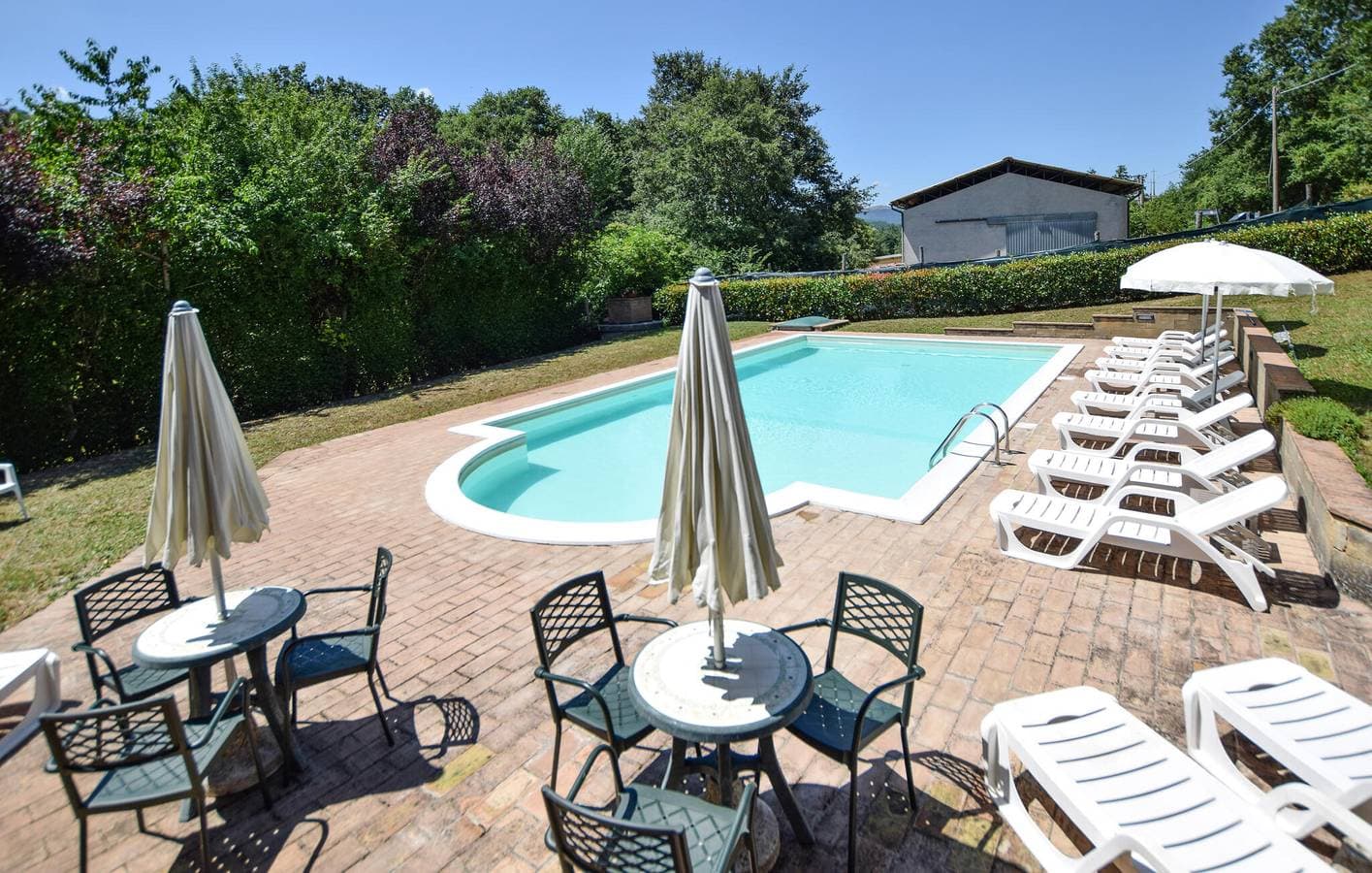 Foto 3 von 22: Charmante 230 m² große Wohnung mit Pool, Garten und Parkplatz