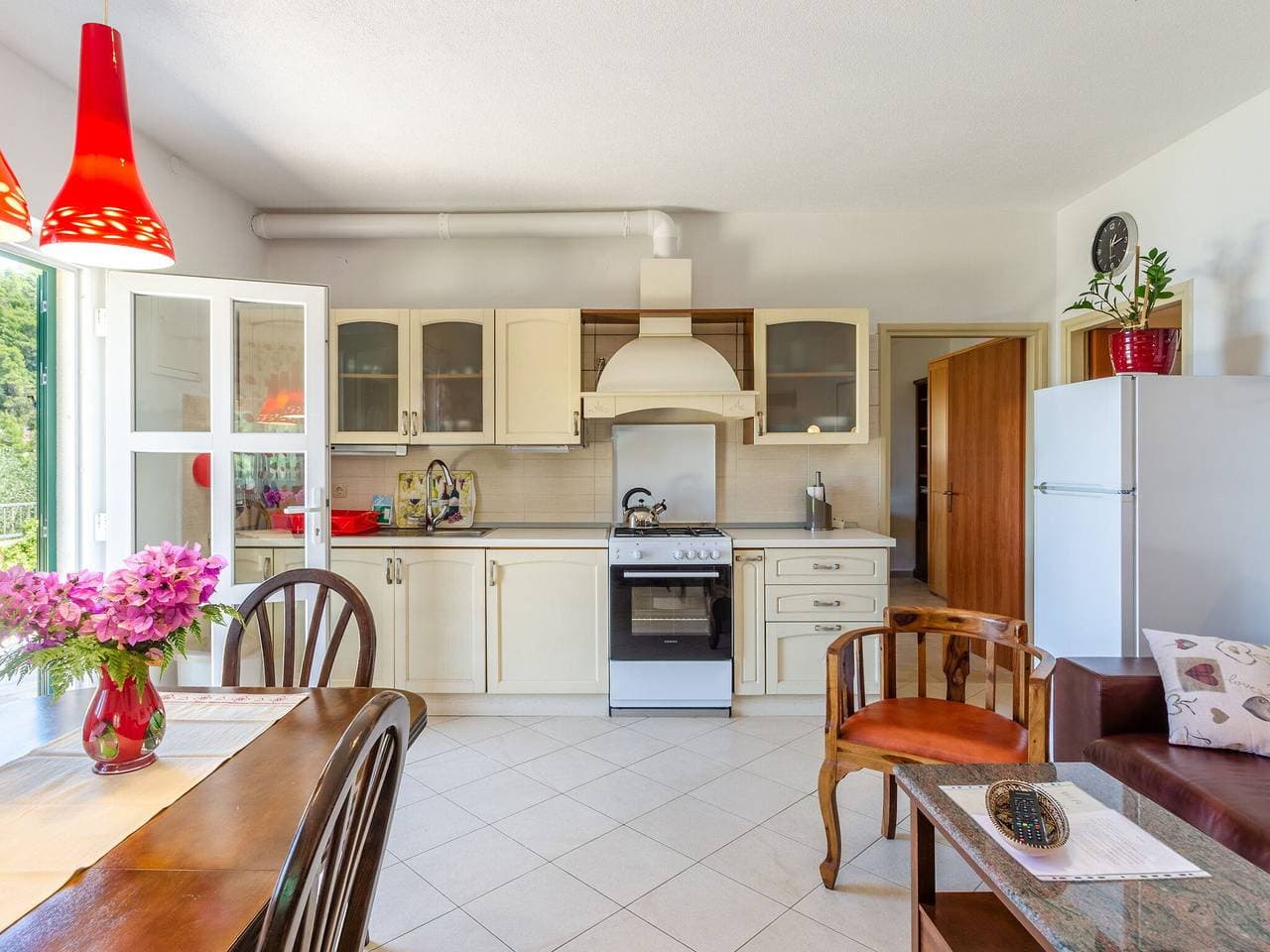 Foto 7 von 32: Ferienhaus mit 2 Schlafzimmern und Terrasse