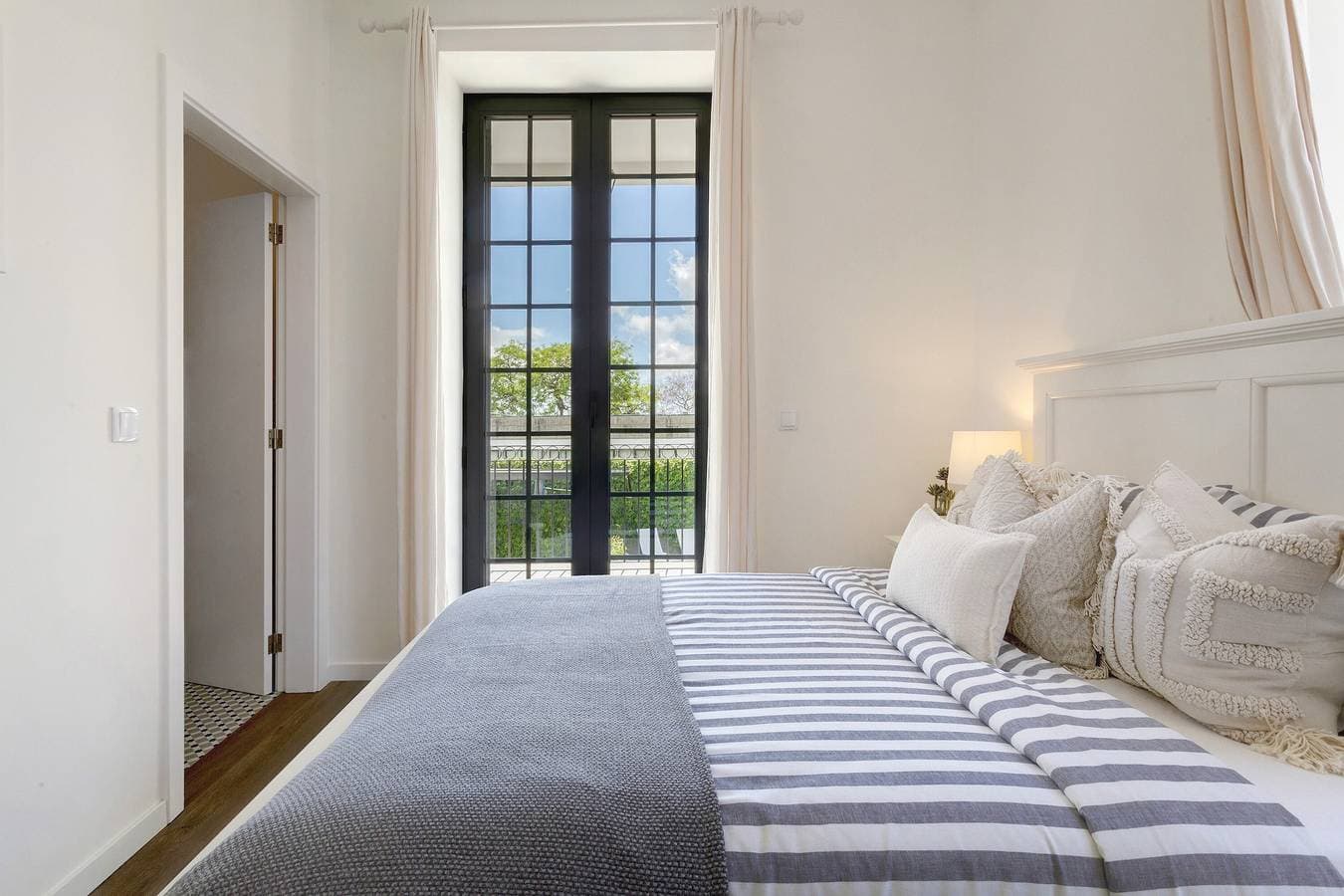 Foto 9 von 27: Studio-Apartment '3' mit Bergblick, Gemeinschaftspool und WLAN