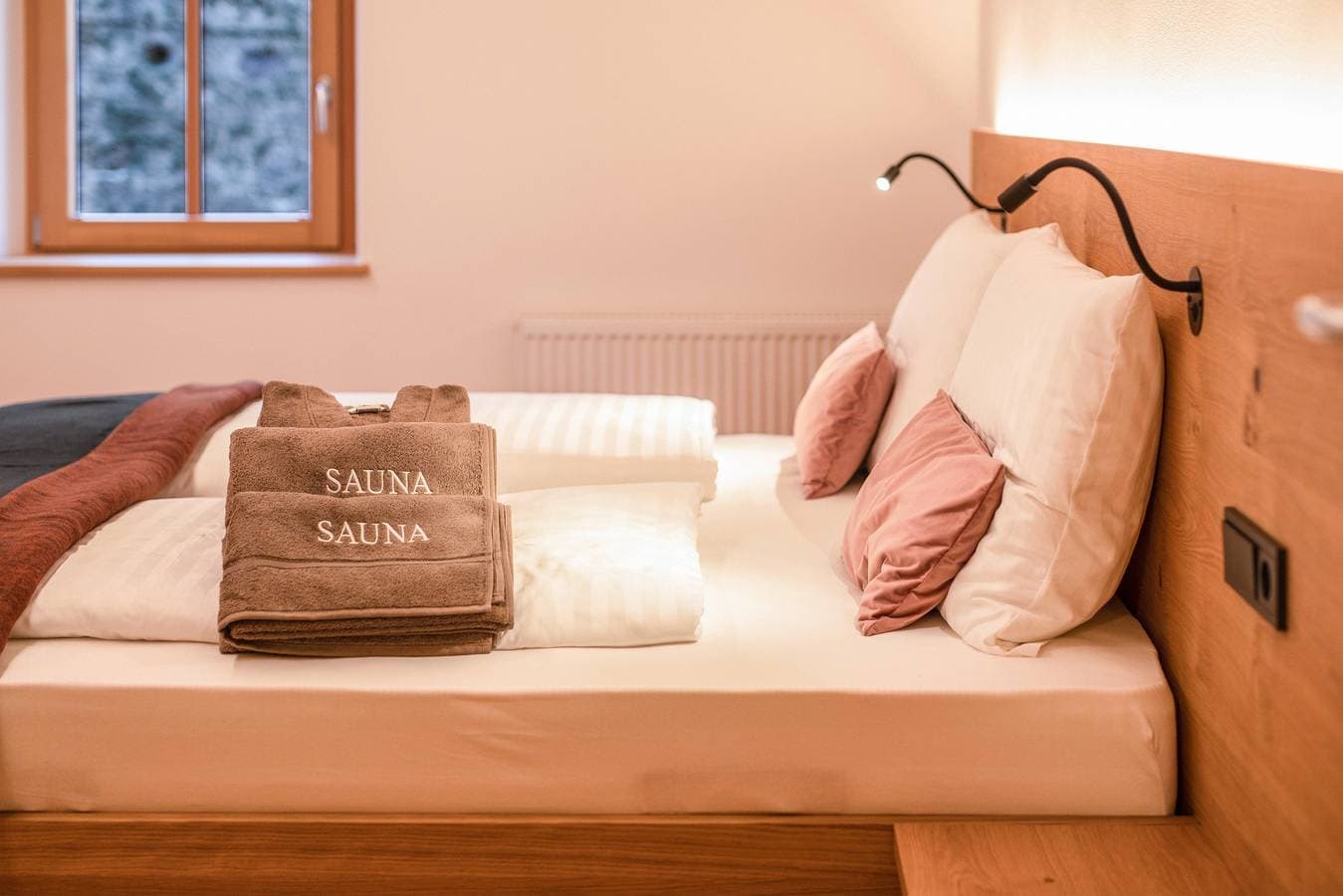 Foto 12 von 37: Brantenhof Design-Ferienwohnung "Pomum“ mit Gemeinschaftsgarten mit Sauna, Balkon und WLAN