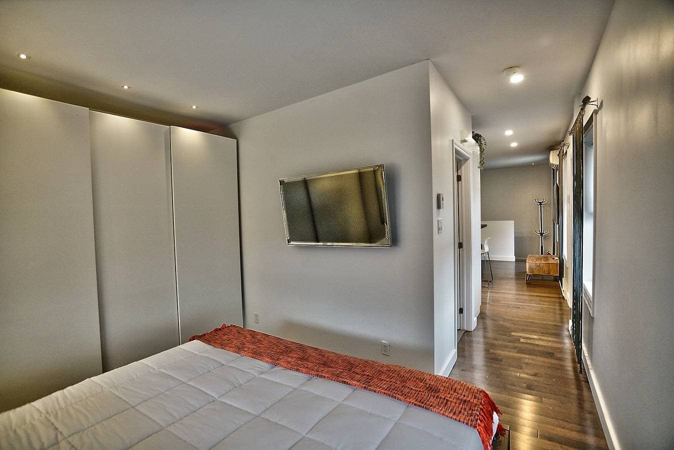 Foto 8 von 20: Downtown Sherby – zentral, Parkplatz, Kingsize-Bett, 3 Schlafplätze