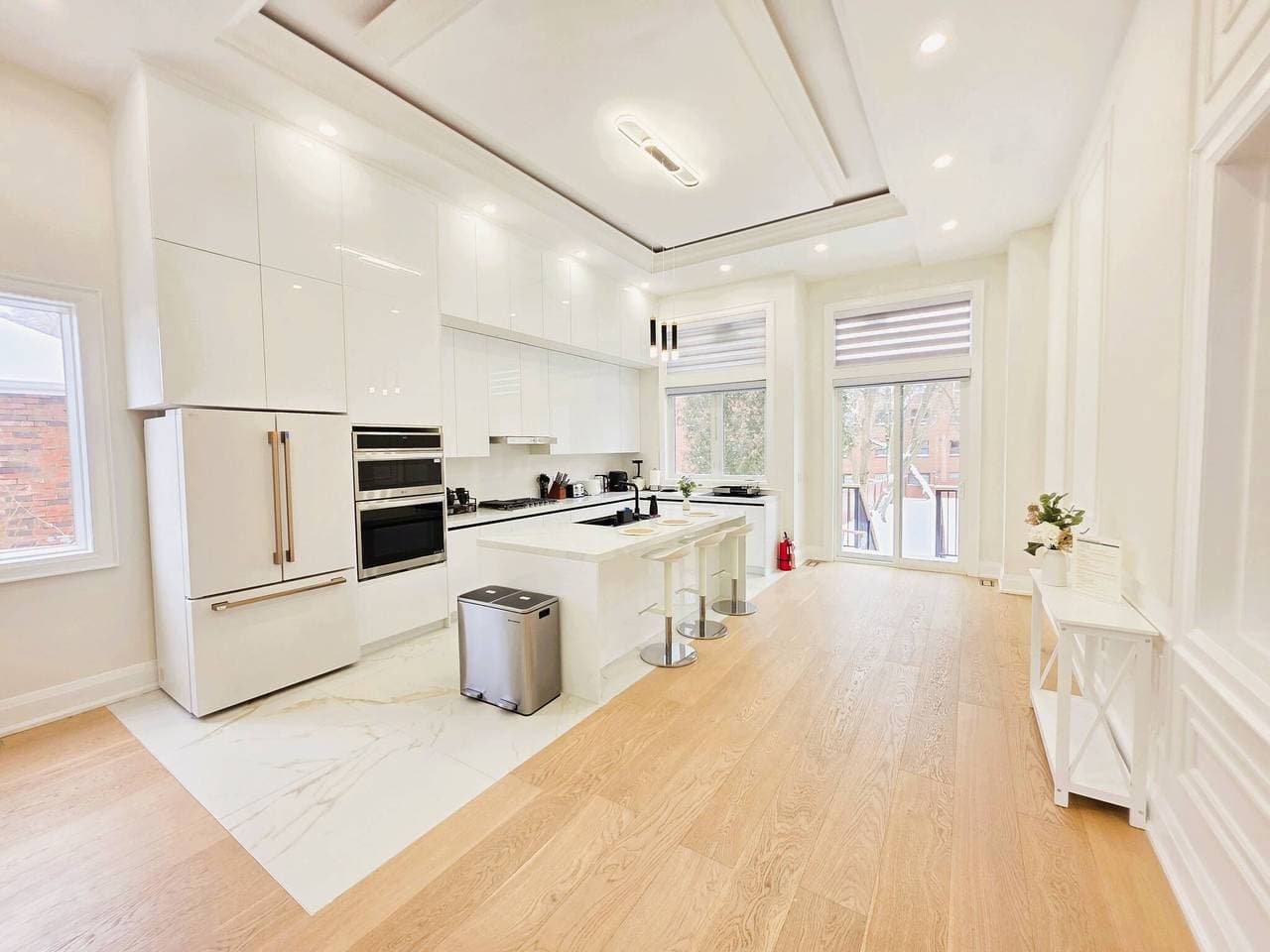 Helles, modernes Haus mit 4 Schlafzimmern in East York, Toronto 1