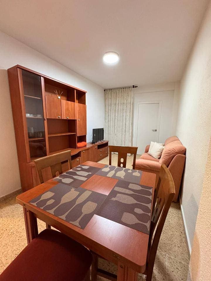 Foto 10 von 20: Three-Bedroom Apartment