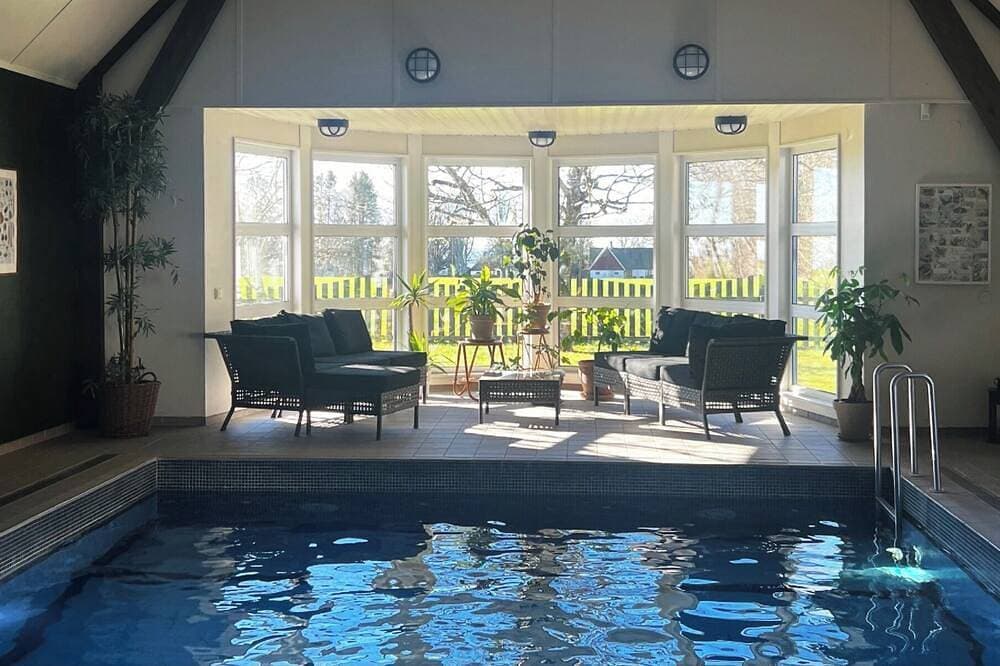 Rural accommodation near the sea with year-round access to indoor pool 1