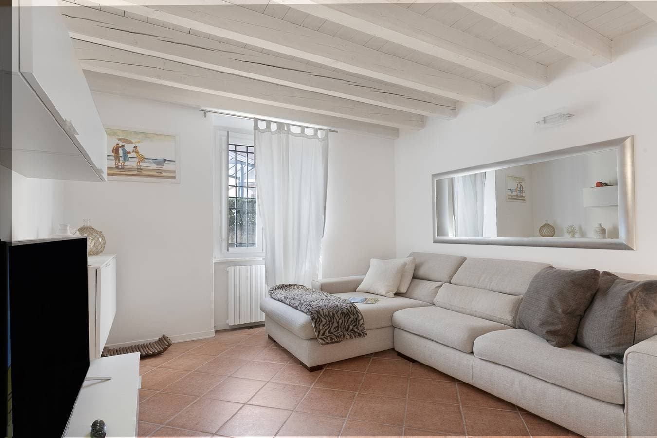 Foto 3 von 27: Magnolia House: Sirmione Apt for 4 with Shared Pool