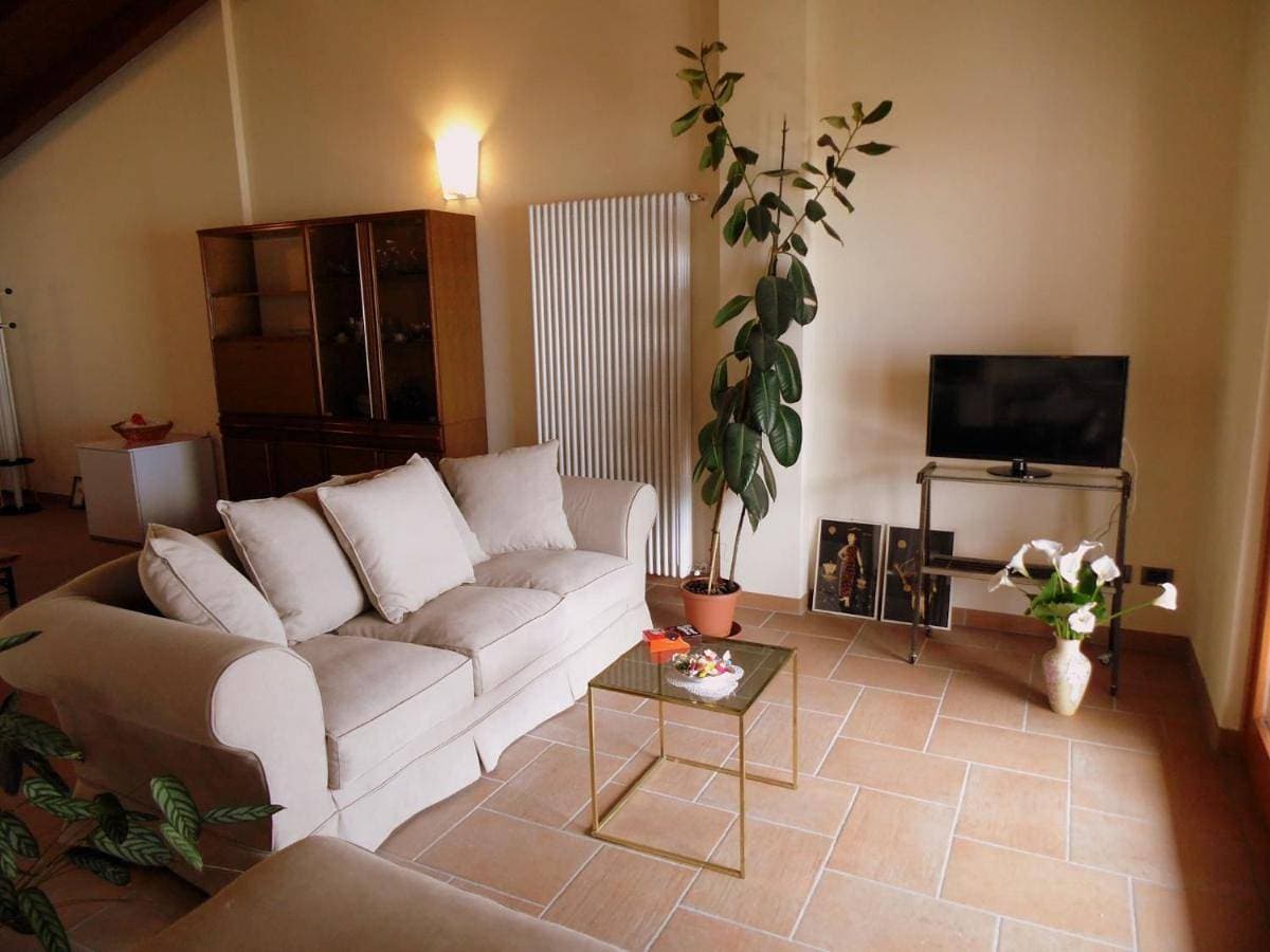 Foto 5 von 37: Two-Bedroom Apartment