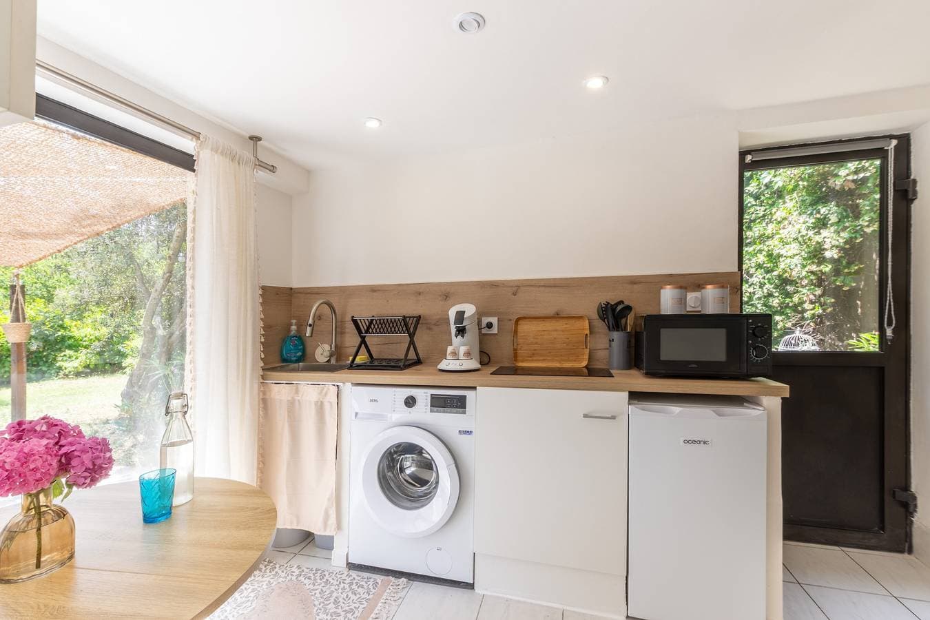 Foto 7 von 24: Ferienwohnung 'T1 Ardeche Vesseaux' mit Bergblick, Gemeinschaftsgarten und WLAN