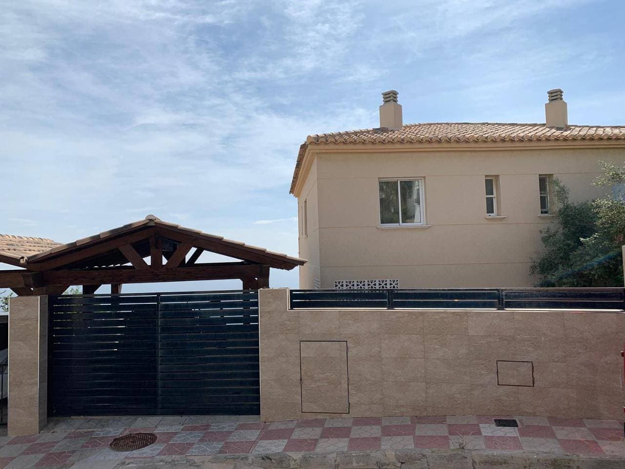 Foto 6 von 33: Three-Bedroom House
