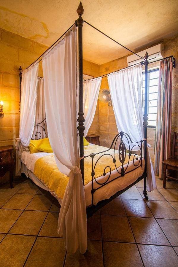 Ta' Bertu Host Family Bed & Breakfast 1