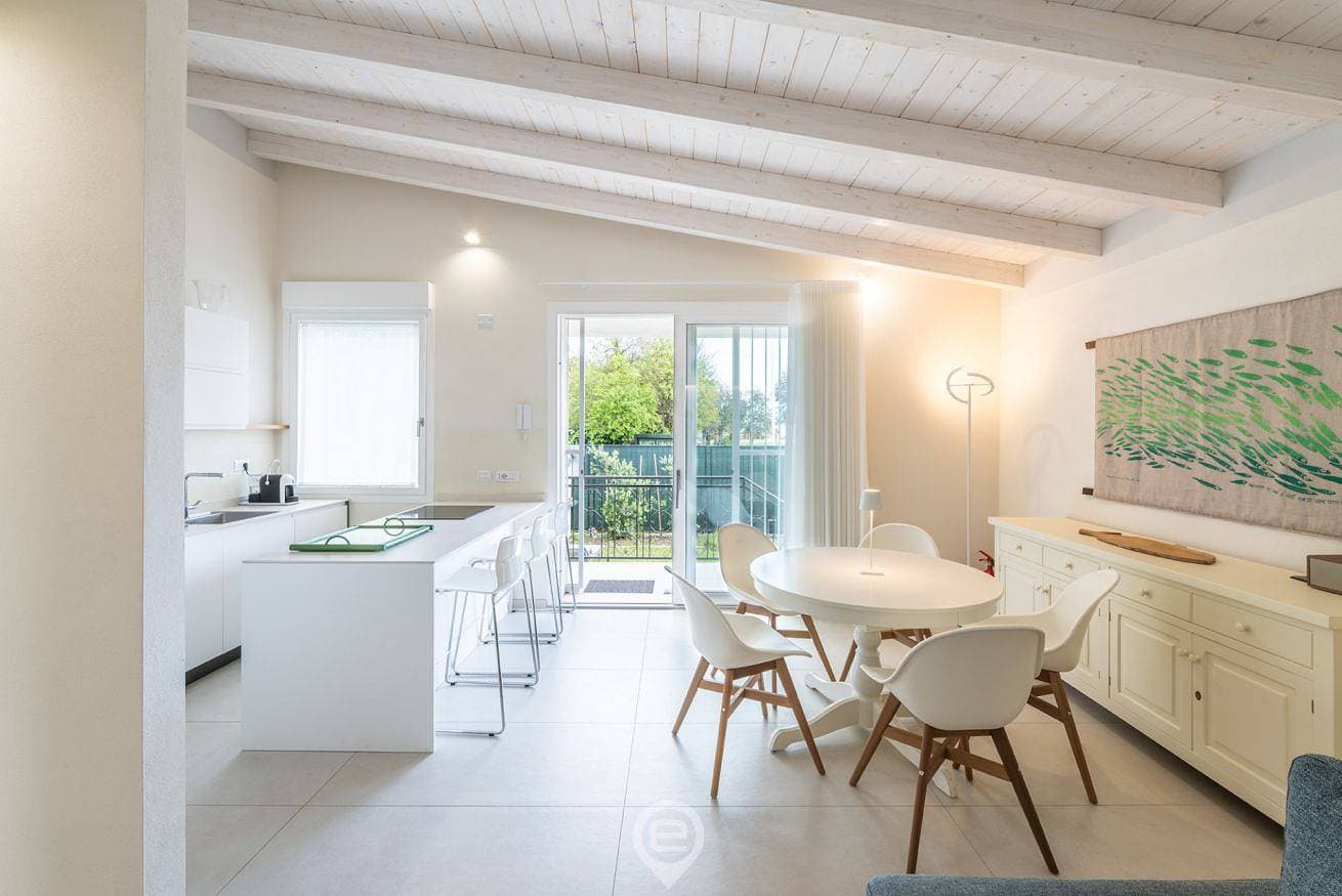 Foto 3 von 35: Villa für 5 Personen mit Balkon/Terrasse