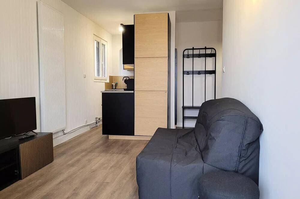 Foto 4 von 11: Square-meter studio, sleeps 4, east-facing, balcony with a beautiful view of the valley