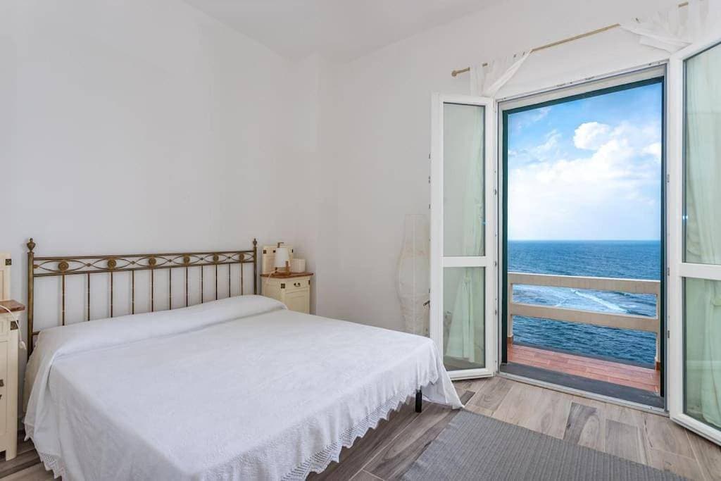 A pretty house overlooking the sea 1