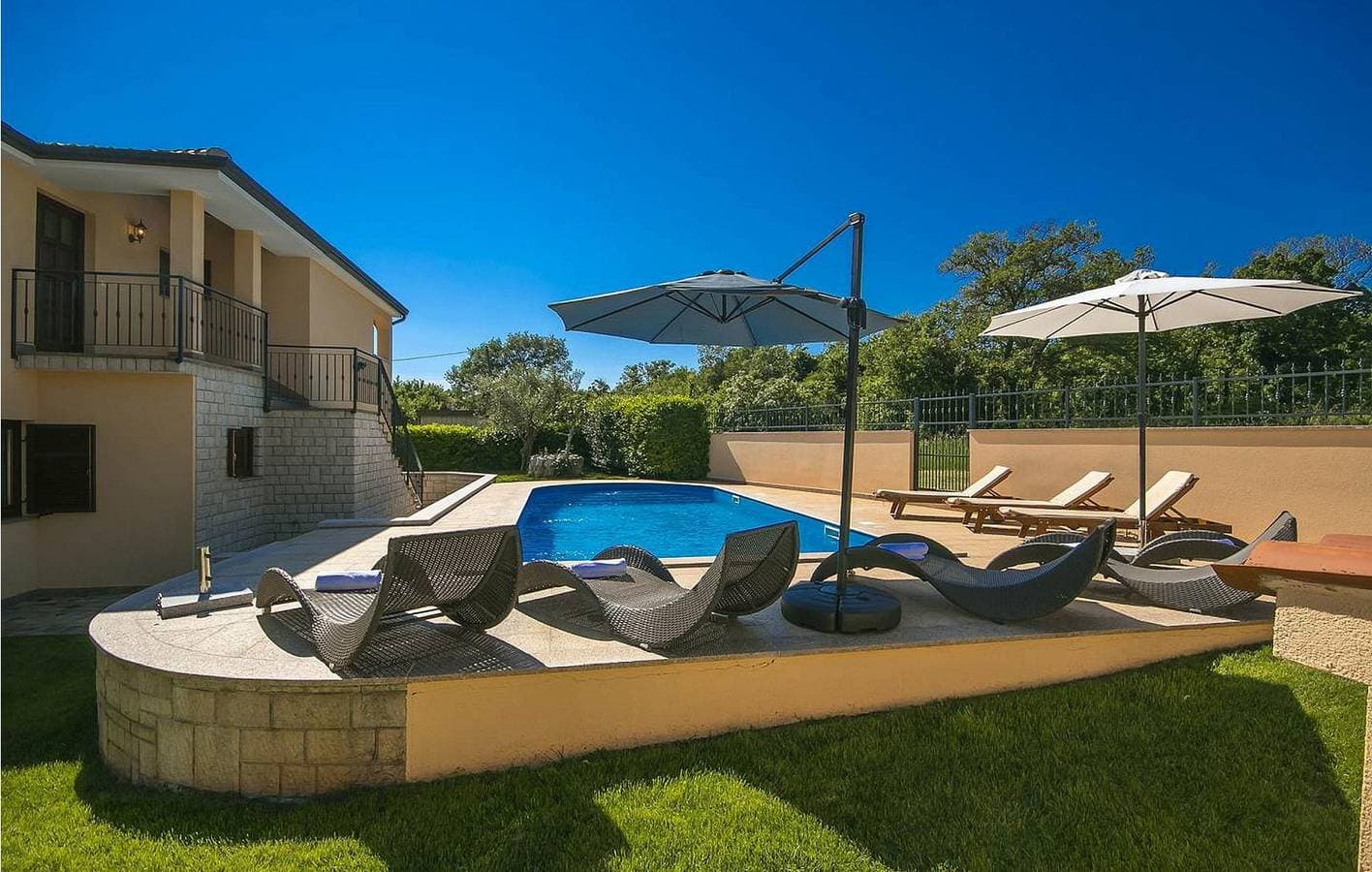 Foto 11 von 25: Charmante Ferienwohnung mit Pool, Terrasse und nur 600 m vom FKK-Strand entfernt