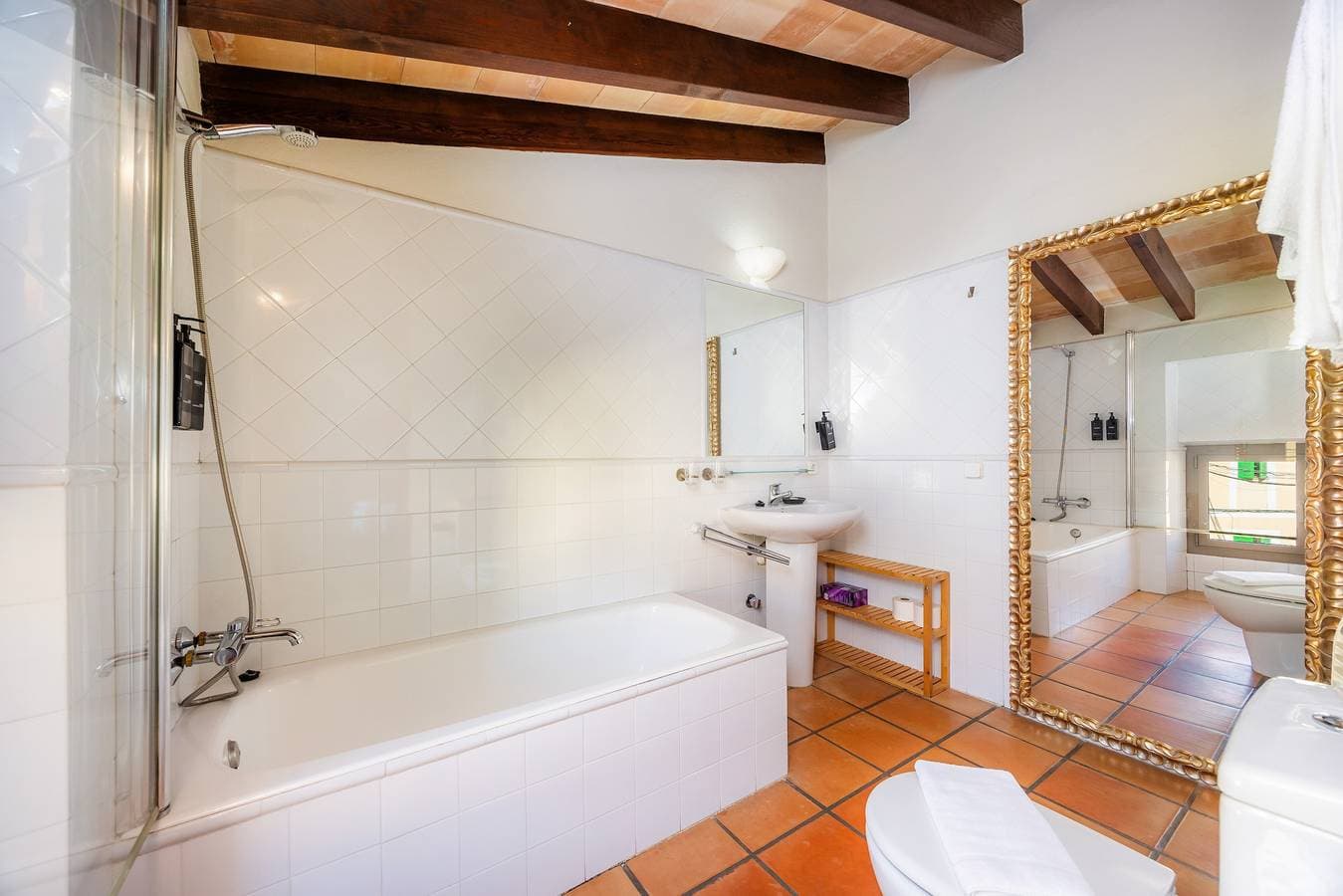 Foto 11 von 38: Doppelzimmer mit Gemeinschaftspool, WLAN und Klimaanlage