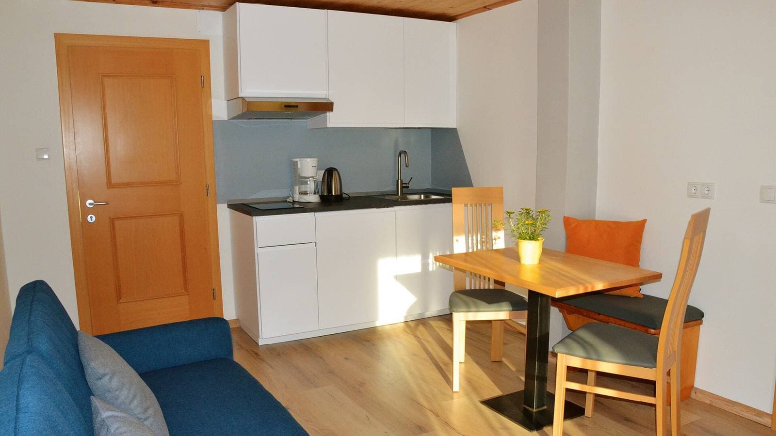 Foto 5 von 27: Ferienwohnung 'Residenz Sonnegg 5' mit Bergblick, Gemeinschaftspool und WLAN