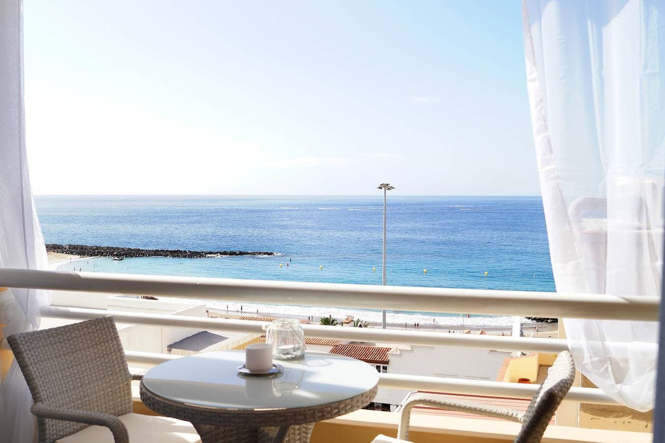 Foto 2 von 31: Ferienwohnung 'Los Cristianos Beach Seaview Balcon' mit Meerblick, WLAN und Klimaanlage
