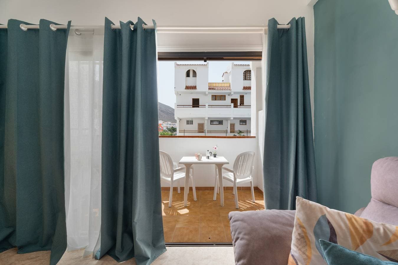Foto 5 von 21: Ferienwohnung 'Los Cristianos One-bedroom' mit privatem Pool, Balkon und Wi-Fi