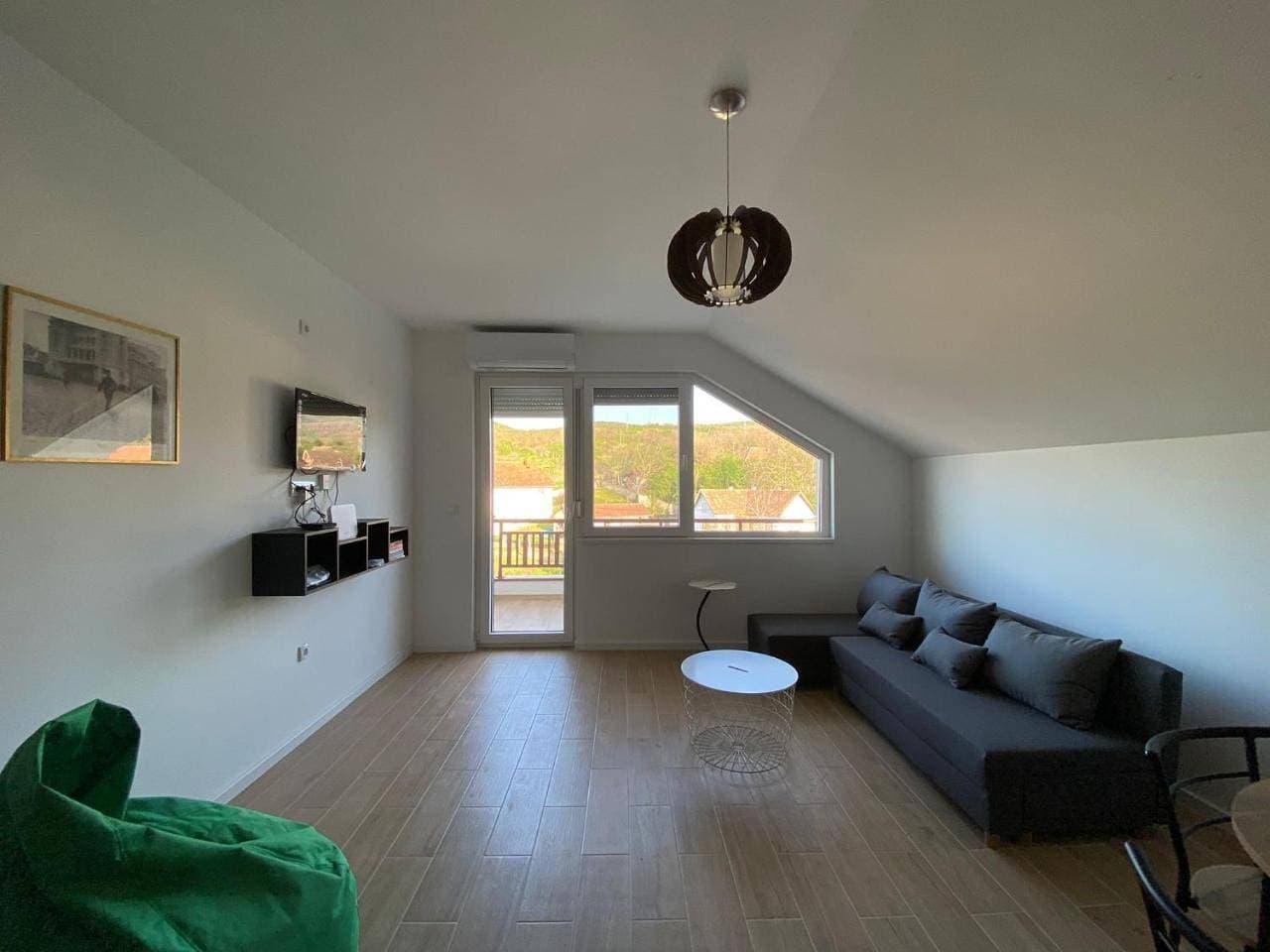 Foto 6 von 19: Two-Bedroom Apartment with Balcony and Terrace