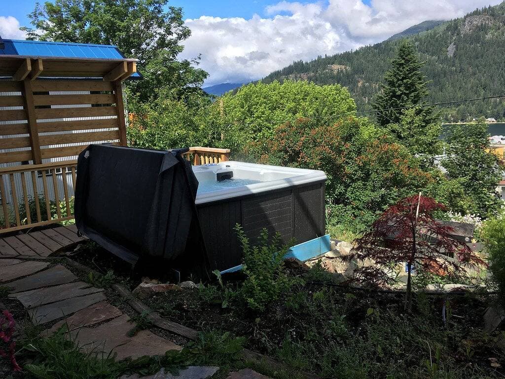 Foto 9 von 10: Nelson Lake & Mountain View mit Whirlpool