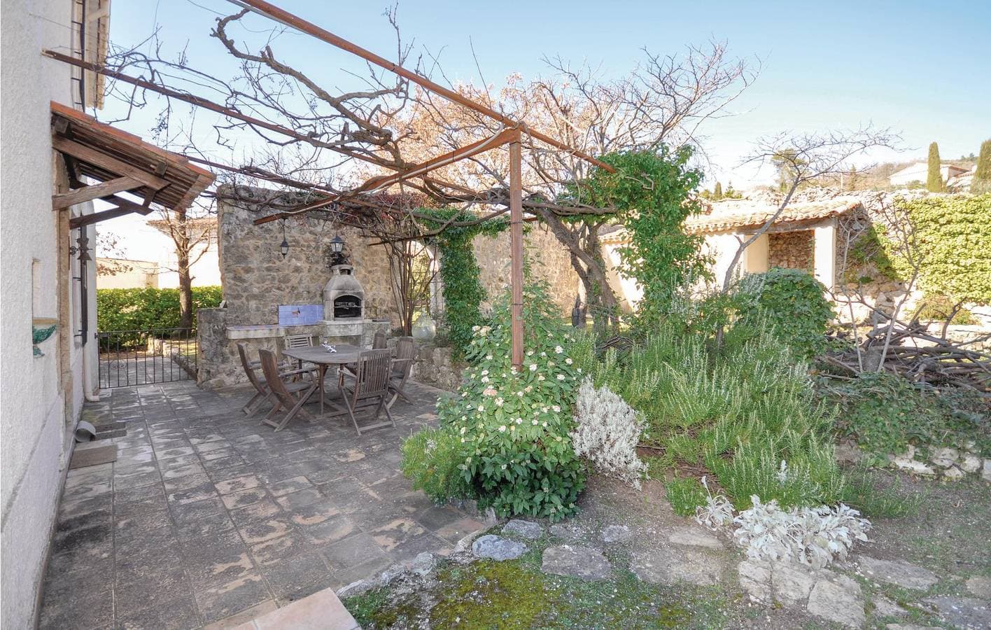 Foto 9 von 29: Stilvolle 135qm Cabris Apt: Pool, Terrasse, Parkplatz & WiFi!