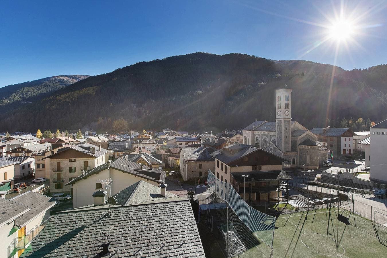Foto 5 von 24: Apartment '1' mit Bergblick, Gemeinschaftsterrasse und WLAN