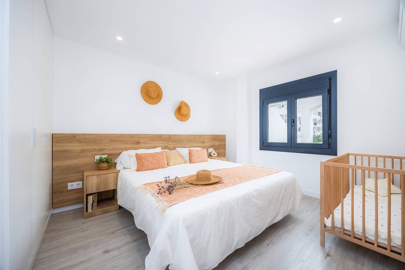 Foto 12 von 27: Ferienwohnung 'White Suites 2' mit Gemeinschaftspool, WLAN und Klimaanlage