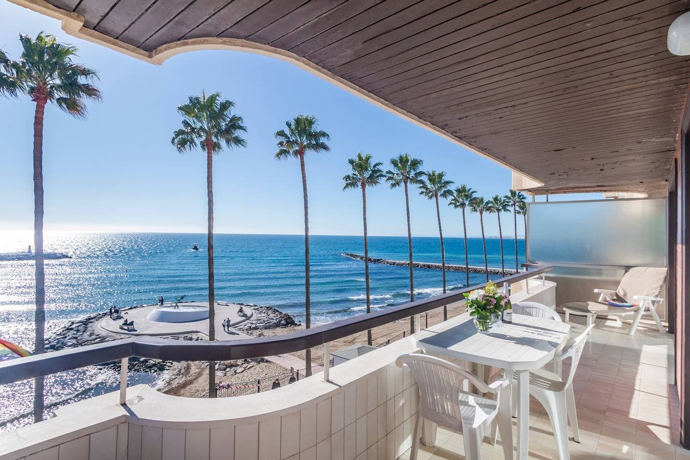 Apartment Facing the Sea and Marina 1