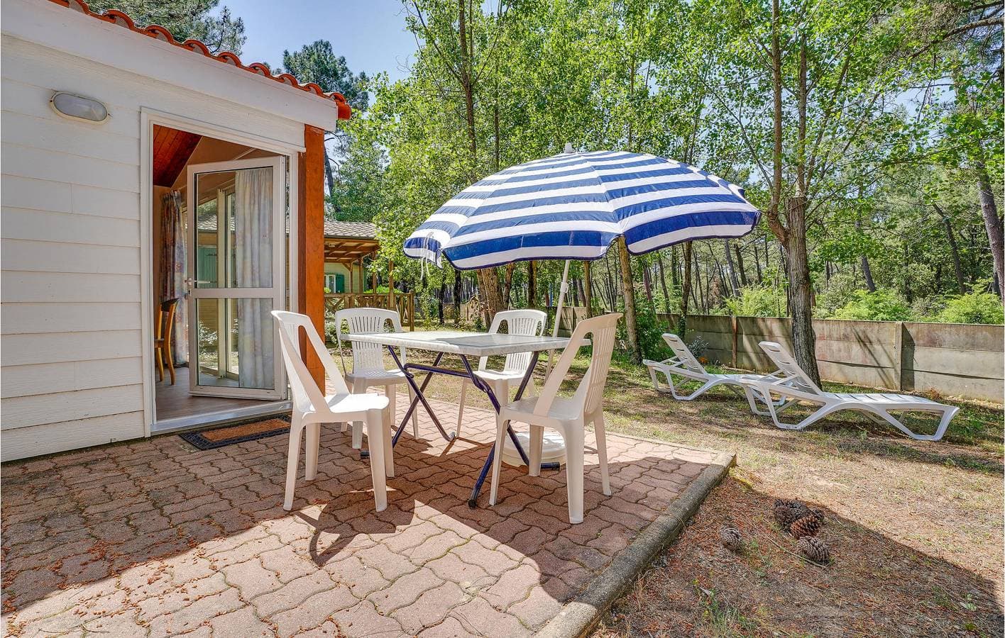 Appartement am Strand mit Pool 1
