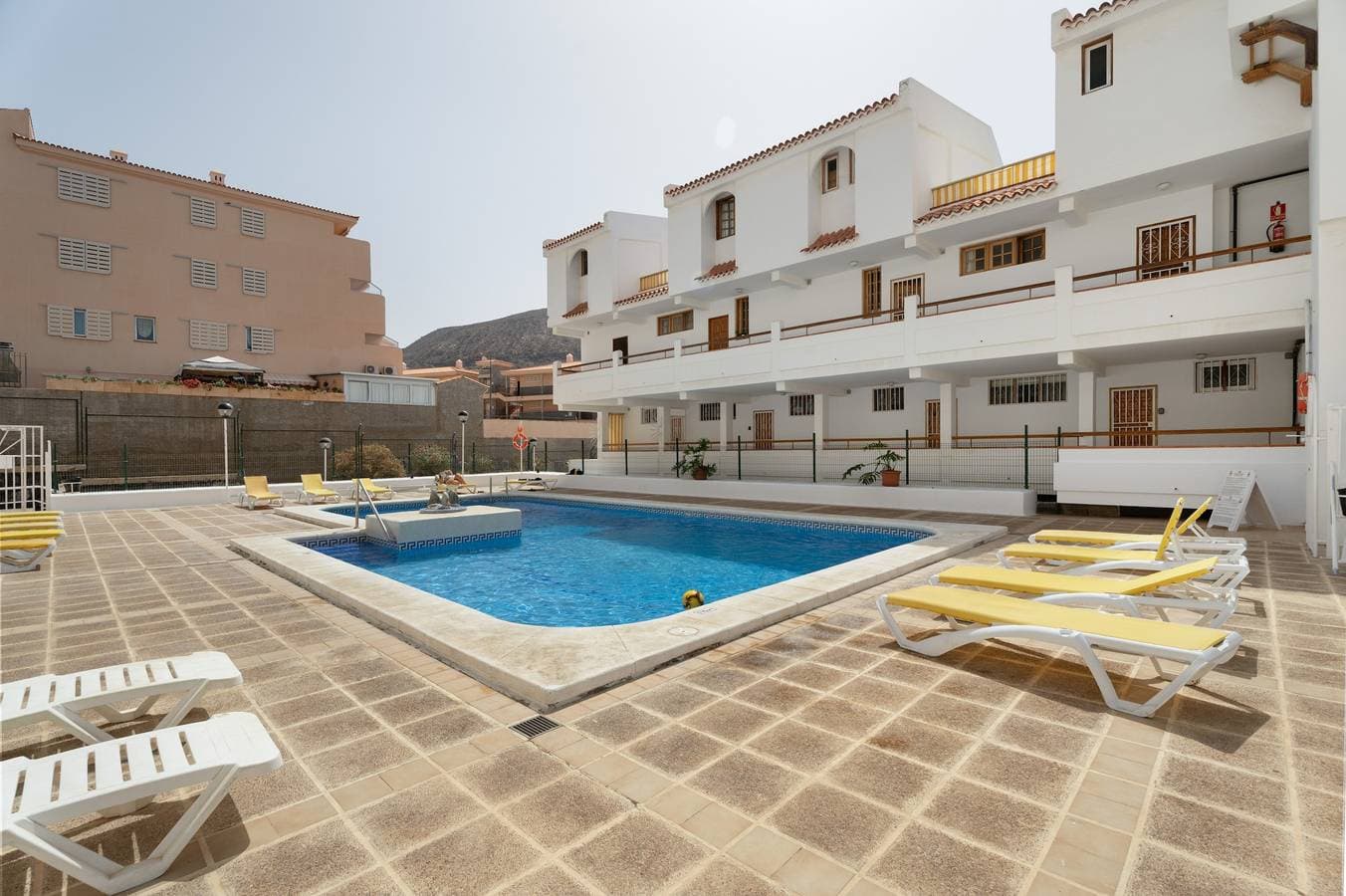 Foto 2 von 21: Ferienwohnung 'Los Cristianos One-bedroom' mit privatem Pool, Balkon und Wi-Fi