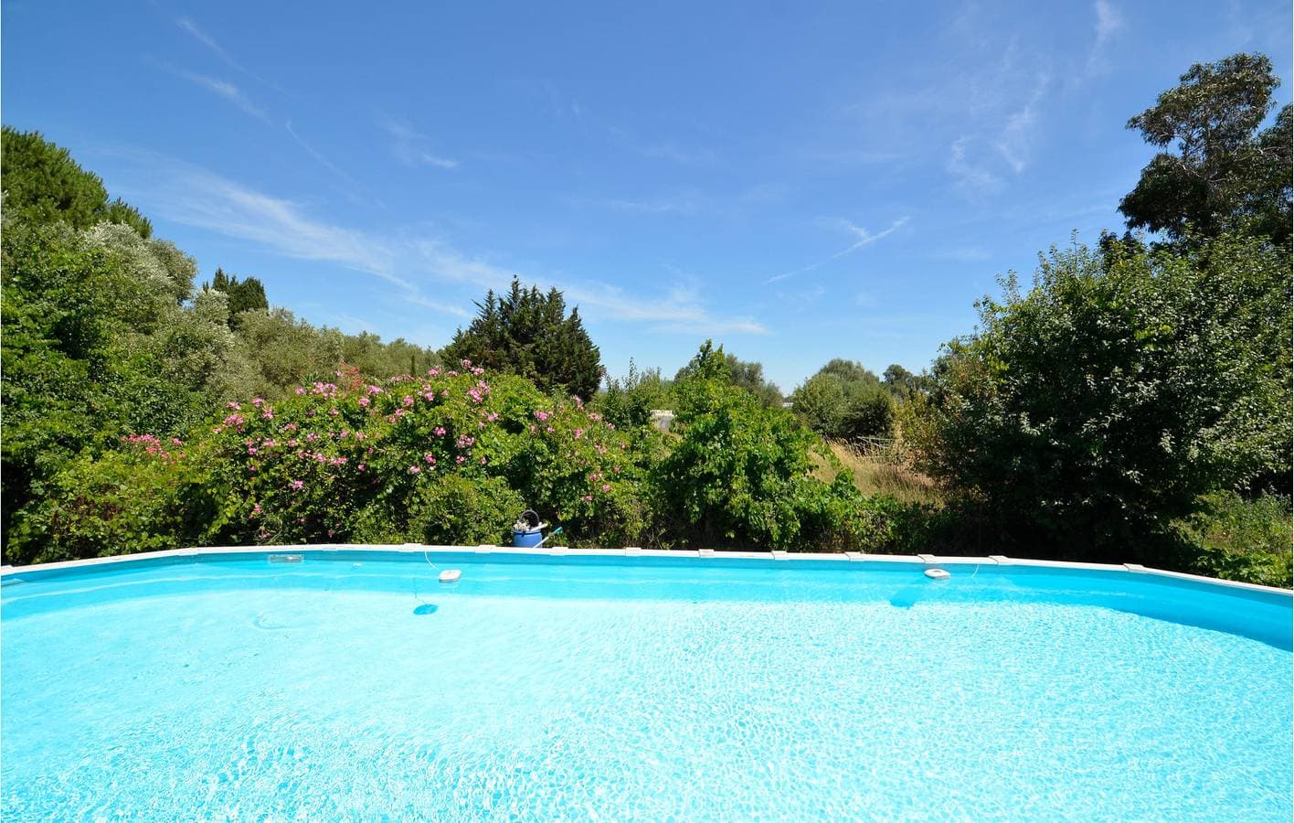 Foto 12 von 29: Poolside Terrace Apartment: Le Pradet, Frankreich