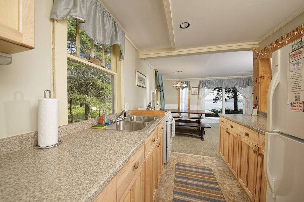Foto 5 von 25: Ruhig Ocean Front Cottage mit herrlichem Ausblick, privater Strand in der Nähe Rockland