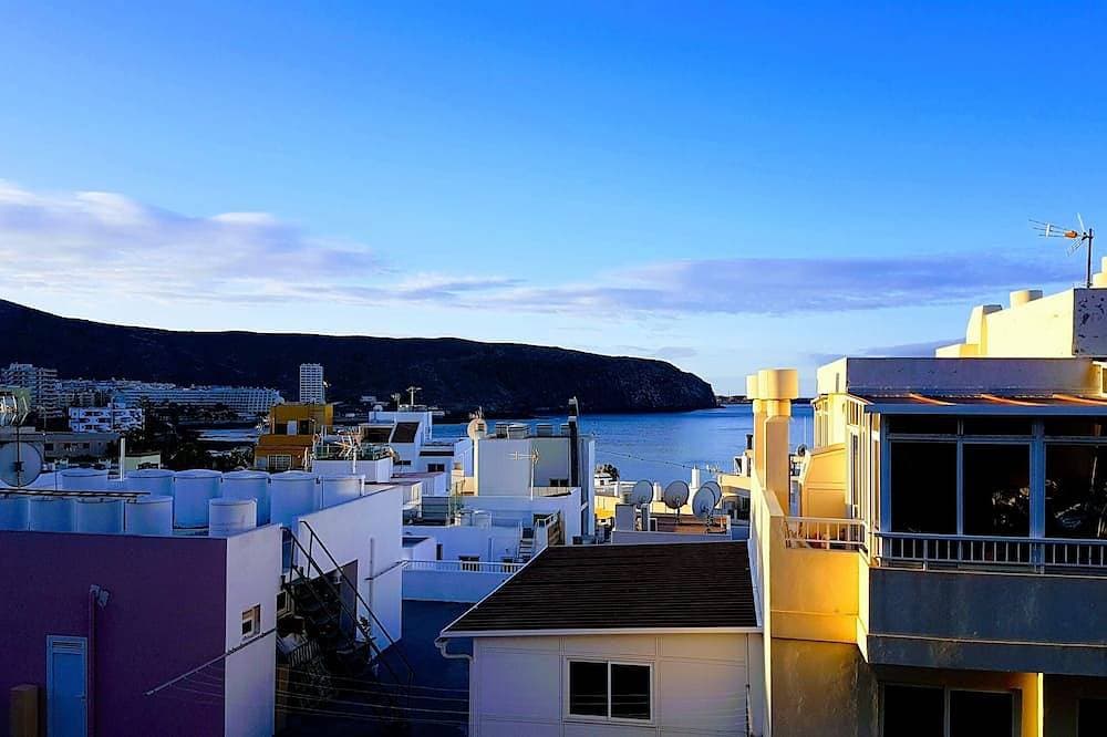 Sunny & Ocean View Apartment 1