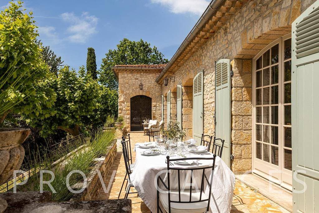 Foto 2 von 58: Wunderschöne authentische Villa mit Olivenhain und Pool in der Provence