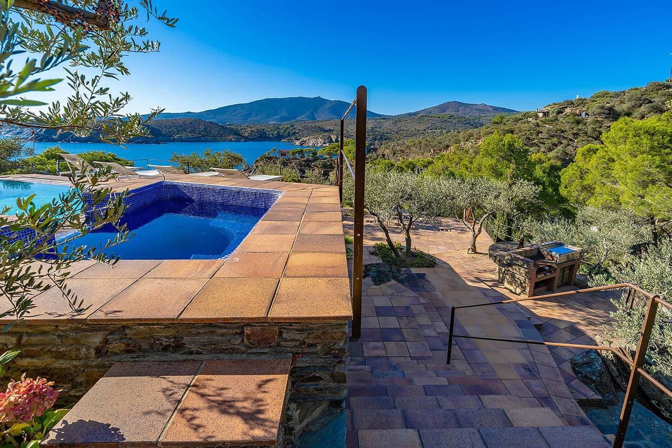 Foto 4 von 40: Villa für 16 Personen mit Terrasse