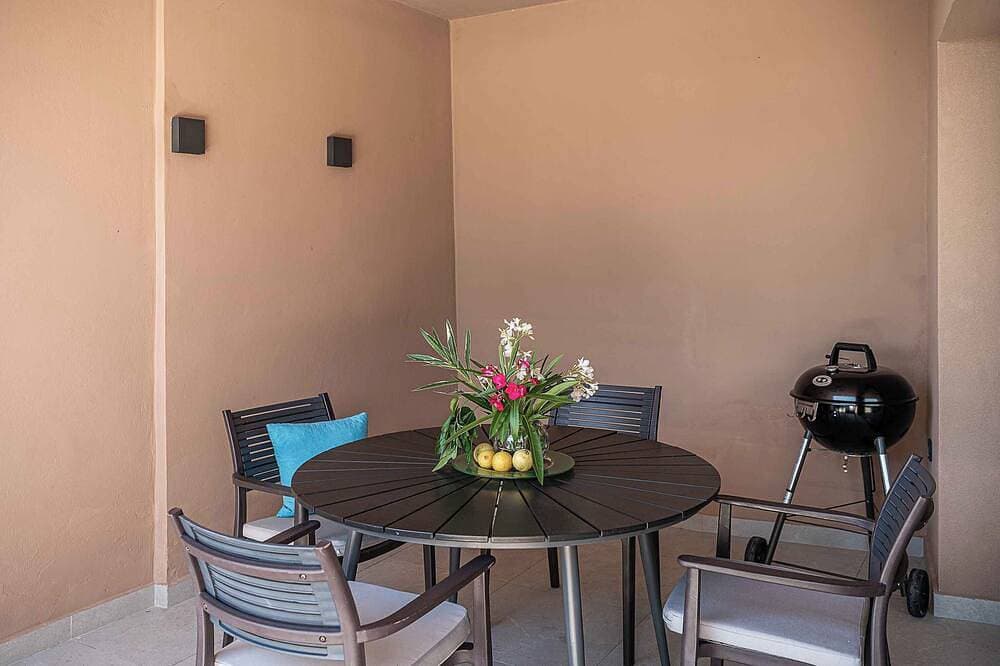Foto 13 von 30: Villa Anthos | Luxury 1-Bedroom Villa with Heated* Pool!