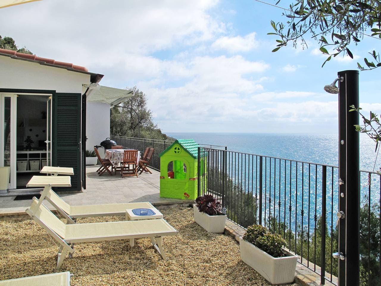 Modernes, freistehendes Haus La Perla del Mediterraneo 1