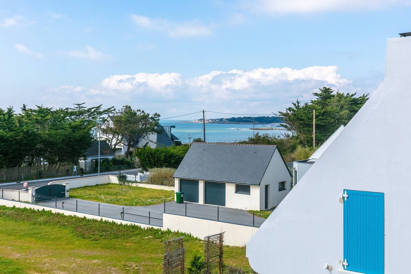 Foto 3 von 23: Ferienwohnung 'Bel Appartement - 2min zum Strand' mit Meerblick und Balkon