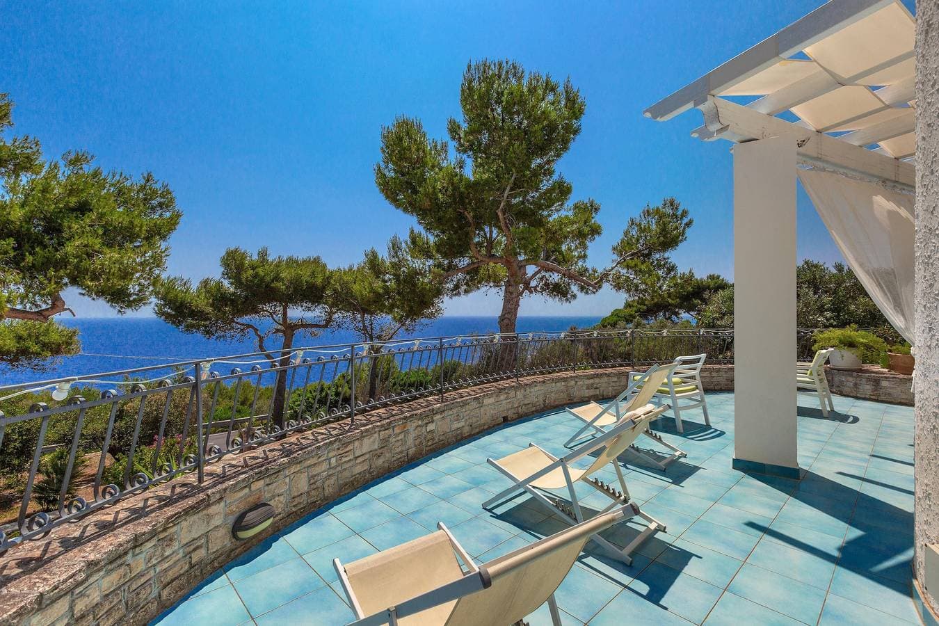 Foto 6 von 65: Villa für 8 Personen mit Terrasse