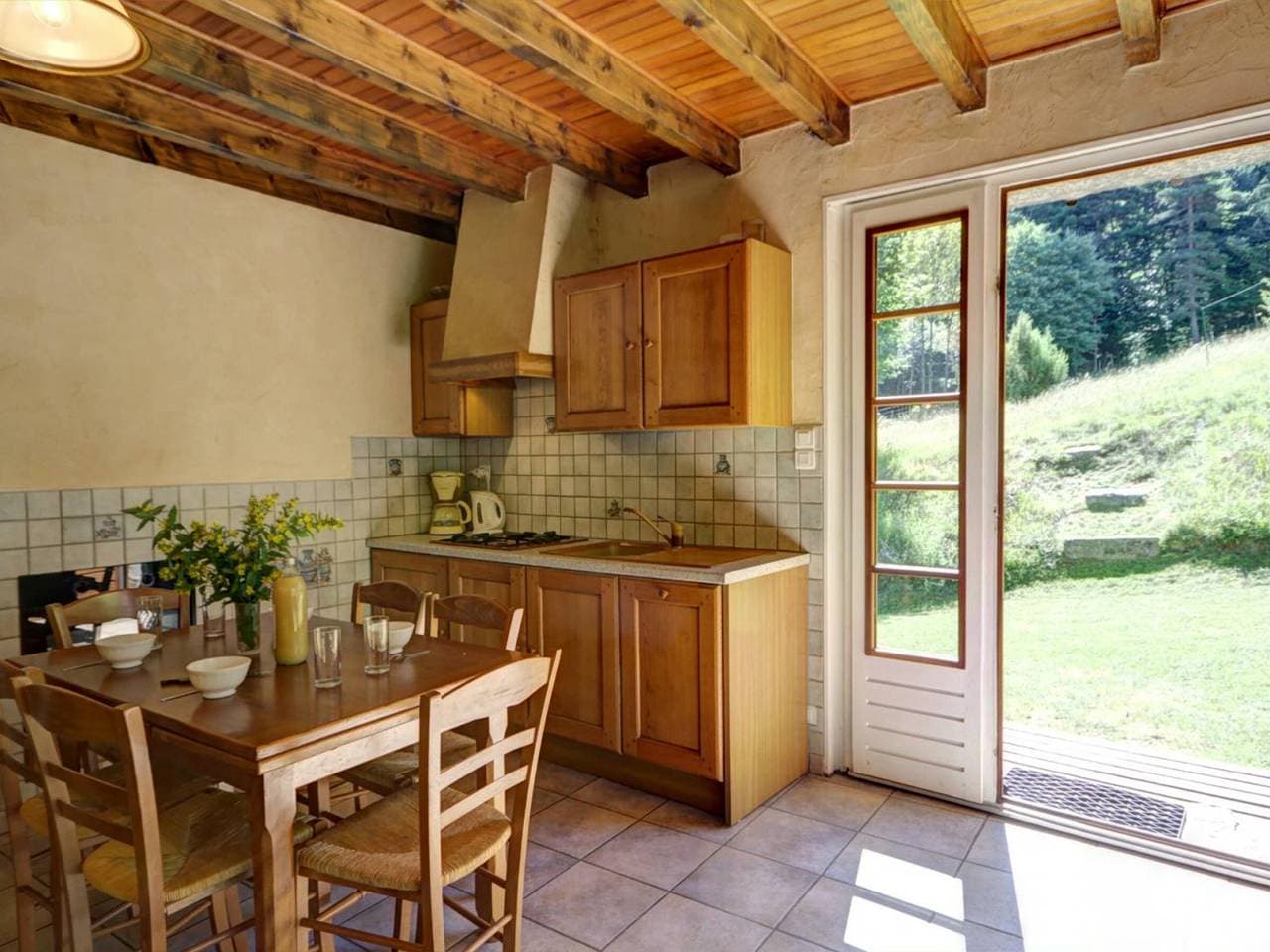 Foto 11 von 32: Authentisches Ferienhaus mit Kamin, Haustiere erlaubt und WLAN am Waldrand