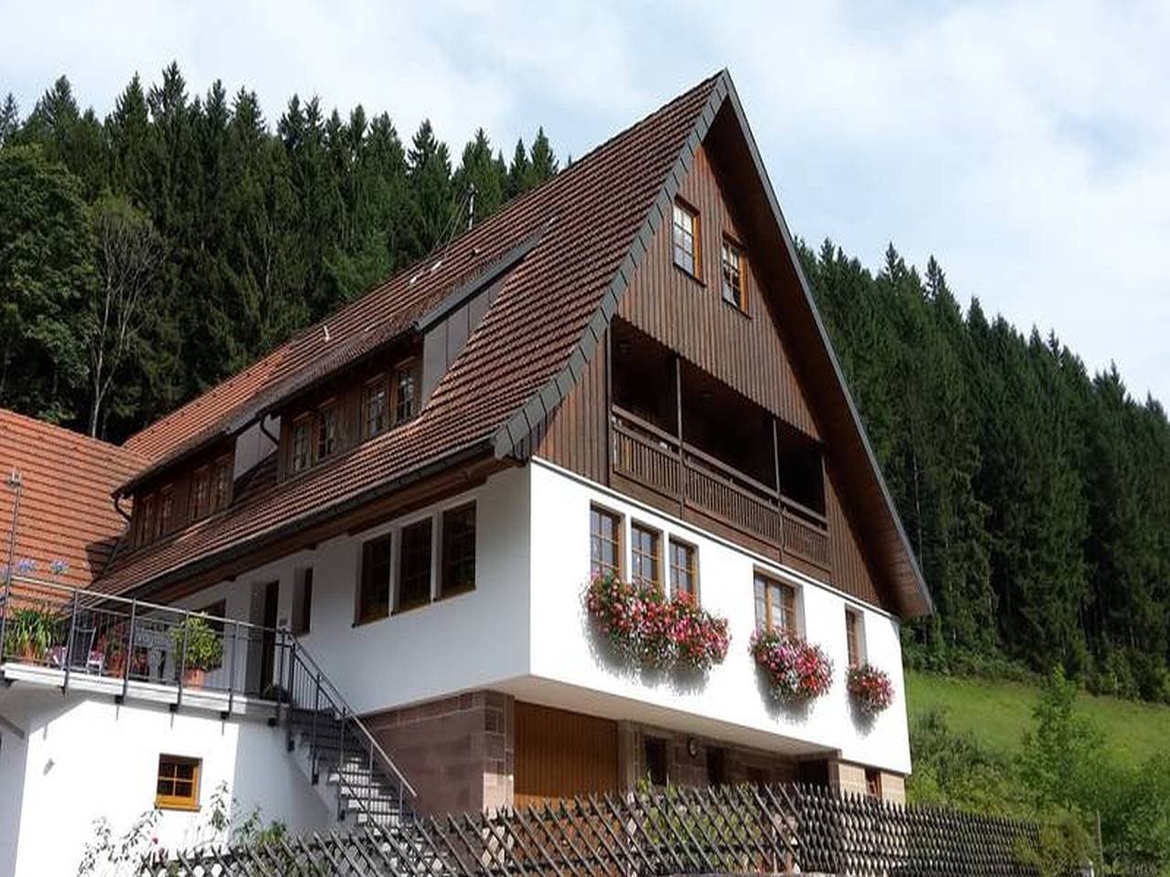 Foto 6 von 26: Ferienwohnung 3 Im Bauernhaus mit gemeinsamer Terrasse, Gemeinschaftsgarten und WLAN