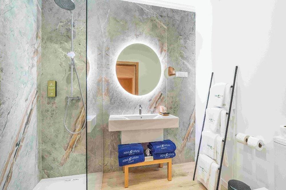 Foto 6 von 18: Sophisticated Studio w/ Balcony near Ocean – Peaceful Relaxation with Breakfast!
