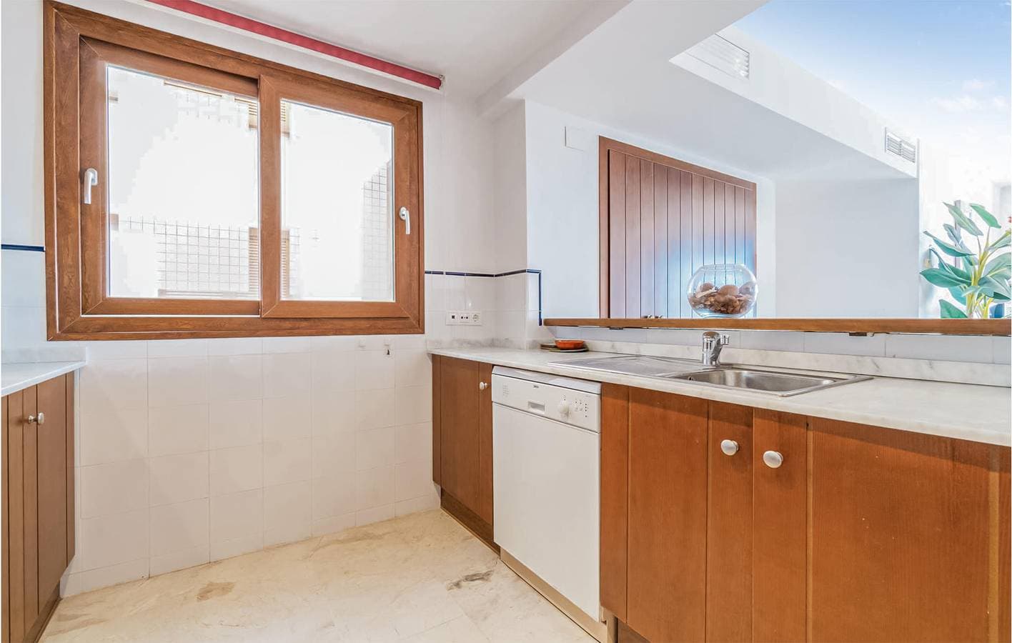 Foto 12 von 20: Apartment mit Meerblick, Pool und Parkplatz